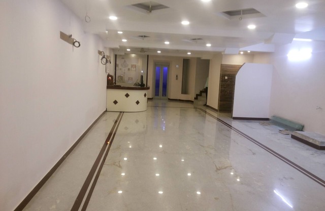 Peu d'étapes à Meenakshi Temple / Compact Room Stay