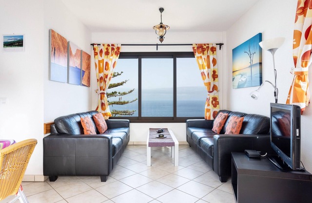 Fewo Atico Marazul, mit Panorama- und Meerblick, Pool, Terrasse, Grill, Parkplatz und WLAN gratis