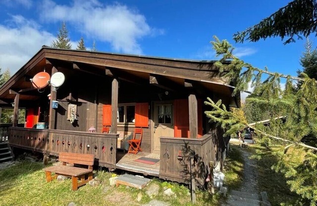 Cabane en bois naturelle et rustique à Hochkrimml avec parking / jardin / WiFi