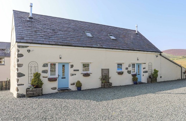 Ffynnon Bach, DEINIOLEN