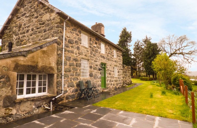 FFYNNON GOWER, familial, avec feu ouvert à Bala, Ref 936034