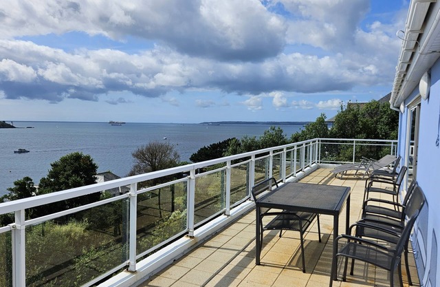 Fiddlers Green - a holiday home that sleeps 12 guests in 5 bedrooms