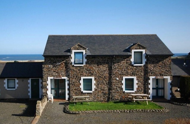 FIDRA, pet friendly, with a garden in Embleton