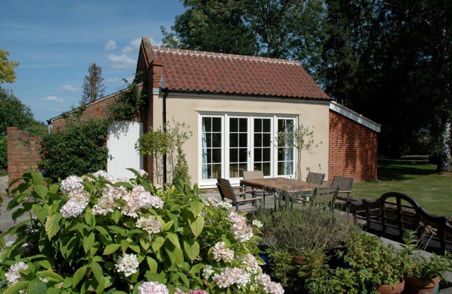 Field Cottage Bed and Continental Breakfast