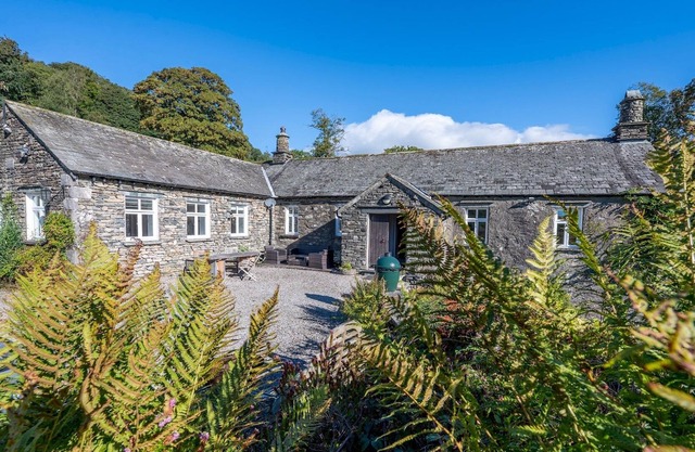 Field Head House - Four Bedroom Apartment, Sleeps 6