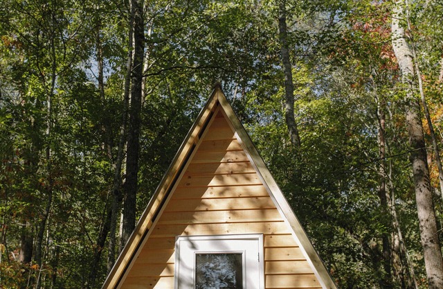 Unit 20 - Magical A-Frame in welcoming Travelers Rest with AC, WiFi