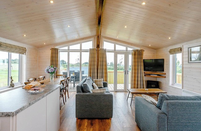 Field View Lodge (Pet)