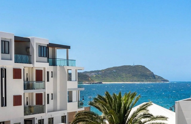 FIFTEEN OCEANS EDGE| Ocean Views, WiFi| Accom Holidays