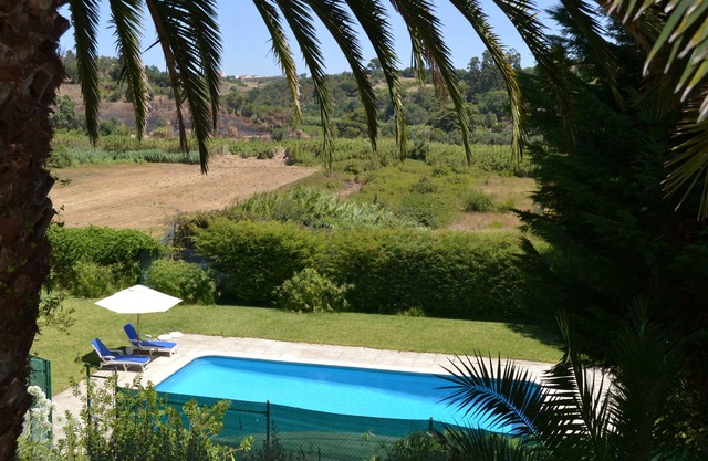 CINQUIÈME AVEC PISCINE PRIVÉE ET COURT DE TENNIS A 30 M DE LISBONNE