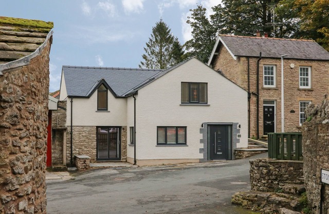 FIG COTTAGE, romantic, luxury holiday cottage in Kirkby Stephen