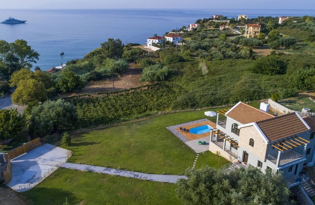 VILLA DE LUXE EN PLAGE (FILON KTIMA)