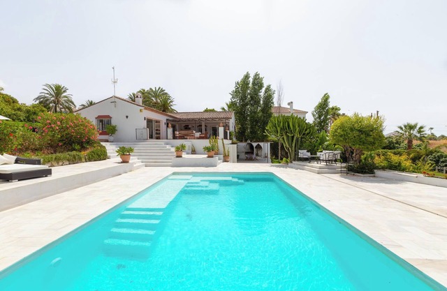 Finca "Almijan Alegria" avec vue sur la mer et la montagne, piscine et Wi-Fi