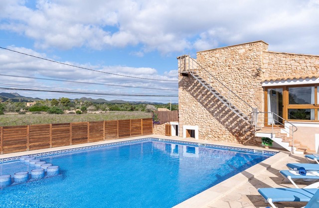 Finca "Can Jeroni" avec terrasses privées, piscine privée et Wi-Fi