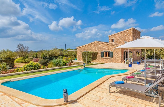 Finca "Can Xesquet Morell" avec Wi-Fi, climatisation, terrasse et piscine