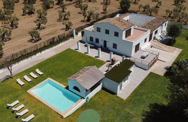 Finca El Lobito 20. 000m2 d'oliveraie, vues incroyables à 10 minutes du centre-ville