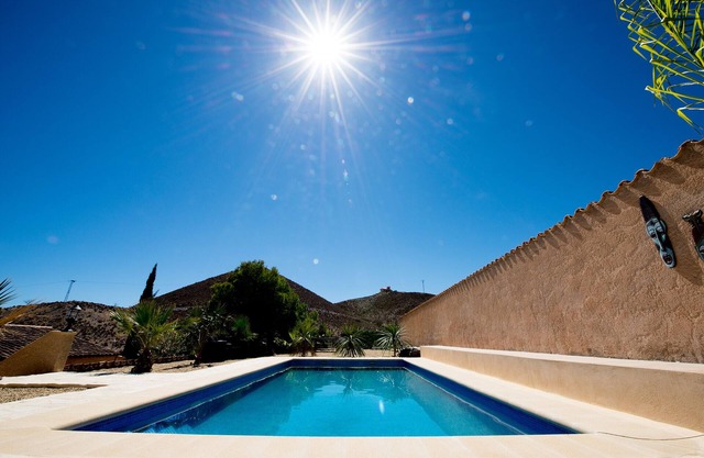 Finca, maison de vacances, piscine privée et vue sur la mer, à 13 minutes de la mer