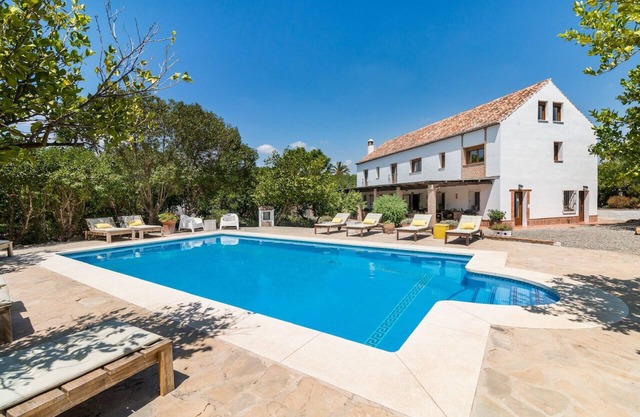 Finca près de Pizarra, près de Malaga et de la mer, piscine, WiFi, toutes les chambres ont leur propre salle de bain