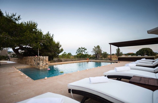 Villa à Santa Eulària Des Riu avec 9 chambres à coucher, 18 couchages