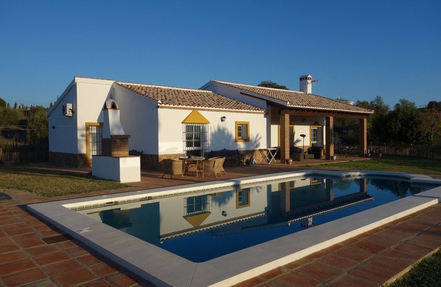 Ferme, villa avec grande piscine privative sur un terrain de 10 000 m² avec magnifiques paysages