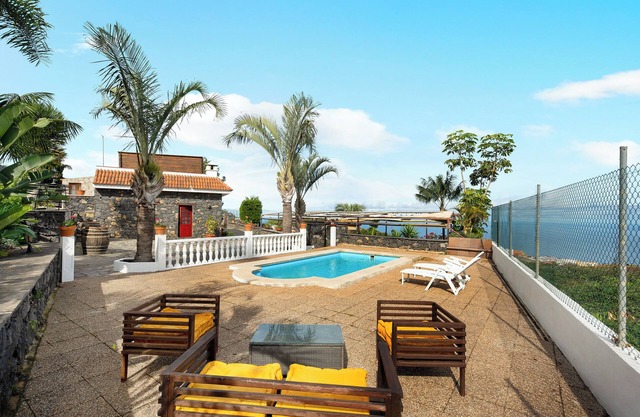 "Finca Viña Maria" avec vue sur la mer, piscine privée et Wi-Fi.
