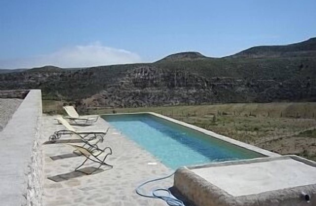 Finca avec piscine privée et vue sur la mer éloignée