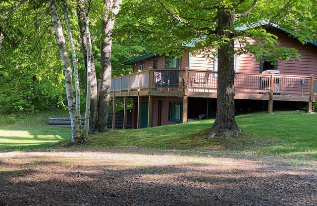 Trouvez votre aventure à Lazy Moose Cabin sur Beautiful Moose Lake / Wireless Int.