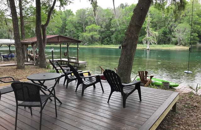 Trouvez votre calme - Palm Waters Riverhouse Retreat