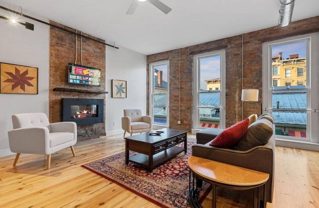 Findlay Suites -Explore OTR with an Outdoor Deck!