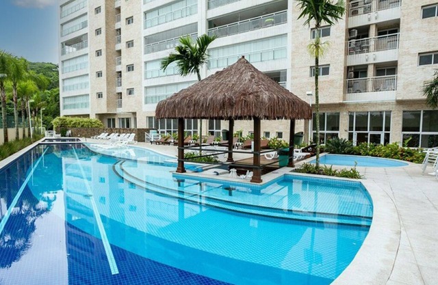 A fine 158m2 at 5 m walk from the sea in the best of Enseada. 19 floor beautiful view 3vgs.