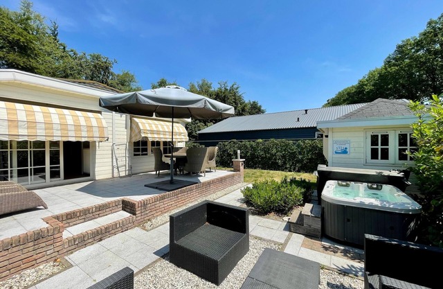 Bungalow de qualité avec jardin avec bien-être