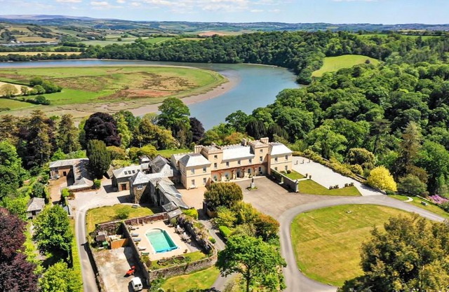 Finest Retreats - Historic Castle on River Tamar