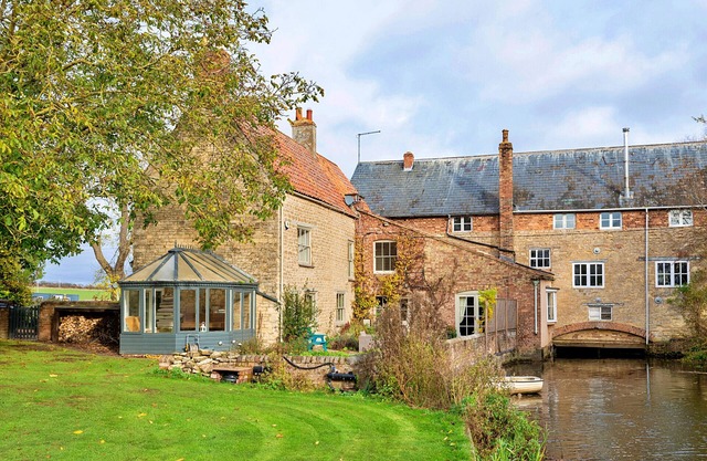 Islip Mill House - Luxury Riverside Home