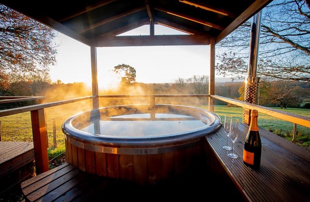 Finest Retreats - Knole Luxury Dome