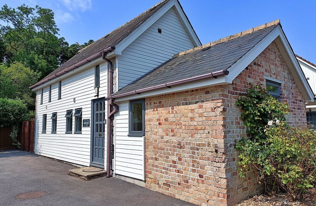 Finest Retreats | Little Dunley - Lake View