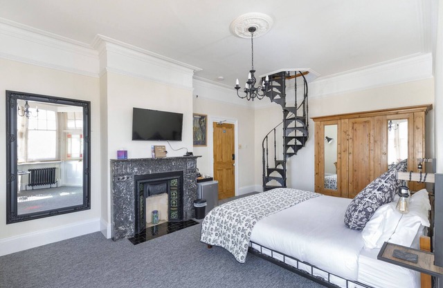 Pittodrie Guest House - Apartment 6