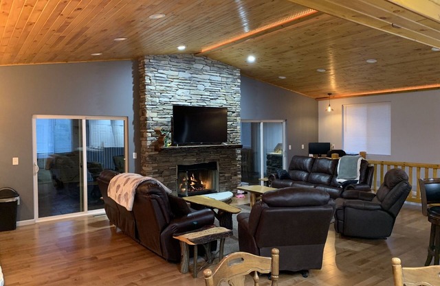 Finnegan RoadHouse - 7 chambres, 5 salles de bain, sur 10 acres: le paradis des motoneigistes!