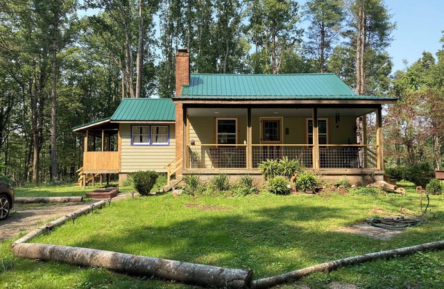 Finn’s Folly: a Private Cabin right off the Parkway