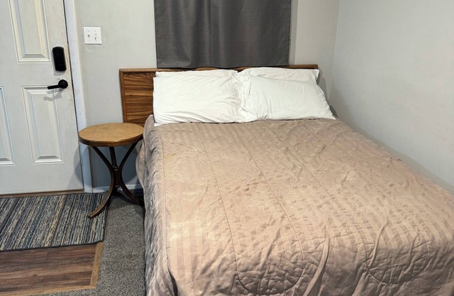 Fins N Feathers Lodge - Two Queen Beds