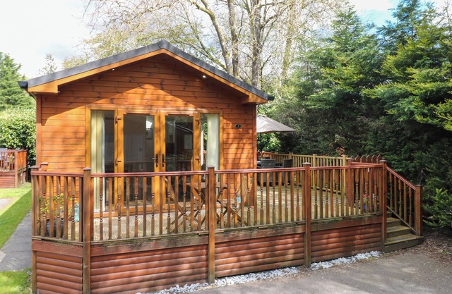 FIR TREE LODGE, pet friendly, with hot tub in Windermere
