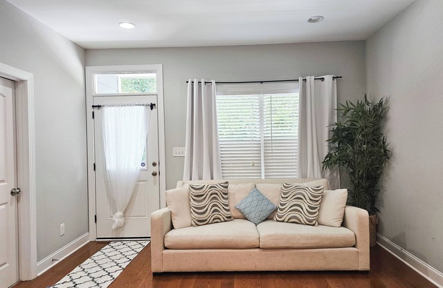 Fire Pit - 4 Min. from UNC - 7 Min. from Carrboro - Fast Wi-Fi