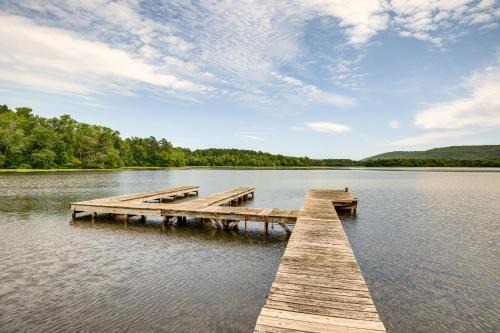 Fire Pit and BBQ Lake Guntersville Family Home
