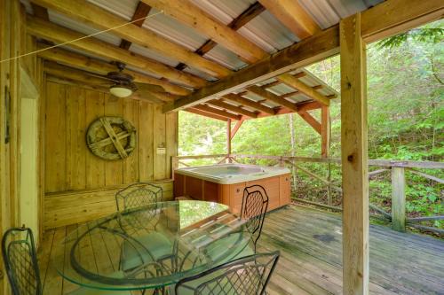 Fire Pit and Hot Tub Dog-Friendly Marion Retreat