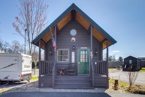 Fire Pit and Pool Access Cozy Cabin in Sevierville!