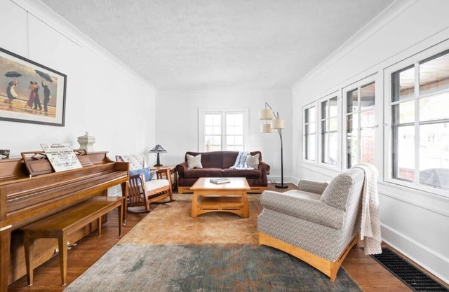 Charming Bungalow Near Broad Ripple & Indy Hotspots