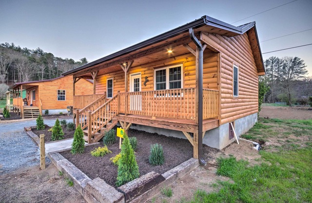 NOUVEAU! Bryson City Cabin sur Tuck. River + Fire Pit!