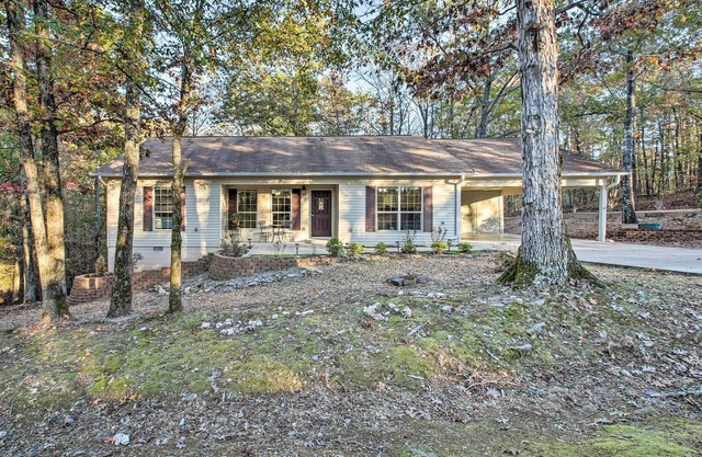 Fire Pit & Grill: Tranquil Retreat in Hot Springs