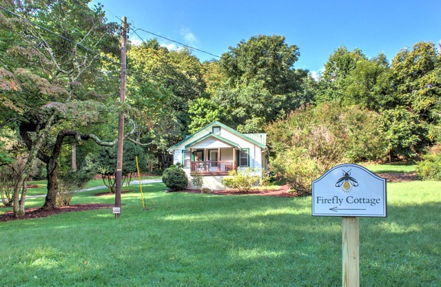 Firefly Cottage by Carolina Mornings | Chef’s Kitchen & Gas Grill +Biltmore Pass