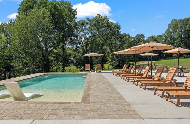 Firefly Hideaway: Glamping with Hot Tub & Pool