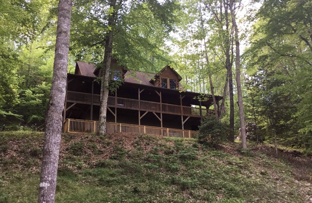 "Fireman's Dream" Cabine 5 BDR / 3 Bains Belle maison en bois rond! Jacuzzi