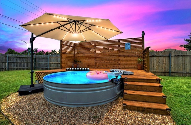 Firepit Table Large Patio King Bed Cowboy Pool